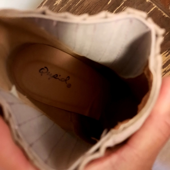 Boot - Picture 13 of 16